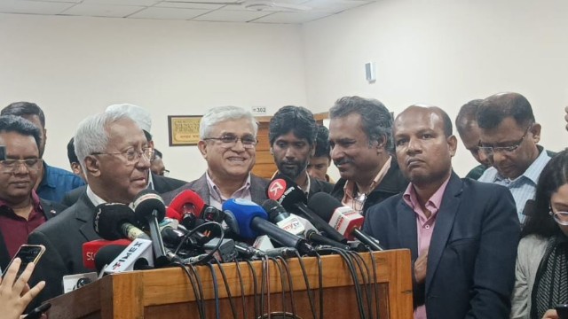 নির্বাচন কমিশন সচিবের ঘোষণা: লেভেল প্লেয়িং ফিল্ড তৈরিতে ইসি কঠোর; রাজনৈতিক দলগুলোর সদিচ্ছা জরুরি